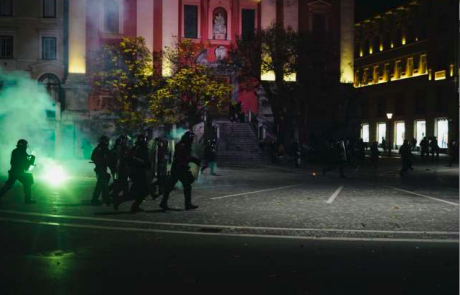 Policisti v povezavi z nasilnimi izgredi v Ljubljani opravili hišno preiskavo pri 39-letniku
