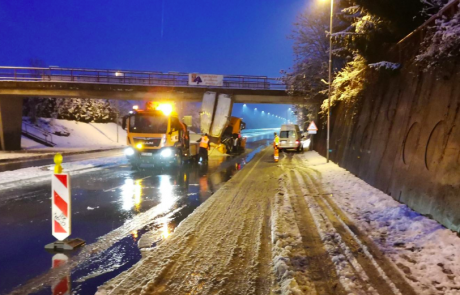 Delavski most v Kranju zaprt v obe smeri, predvidena je daljša zapora