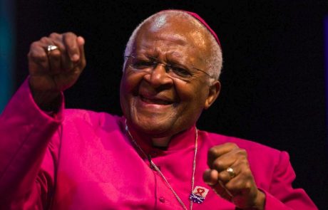 Umrl prvi temnopolti nadškof in eden najbolj znanih borcev proti apartheidu Desmond Tutu