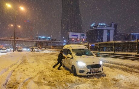 Nori prizori: Mraz, sneg in veter so ohromili Jug Balkana