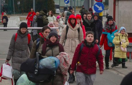 Ukrajino v zadnjem dnevu zapustilo še 100.000 ljudi, skupno že 3,7 milijona