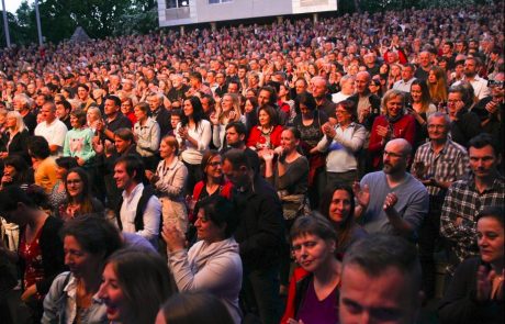 Zdaj gre zares: Koncert, ki ga vsi že komaj čakamo, se bo zgodil kmalu!