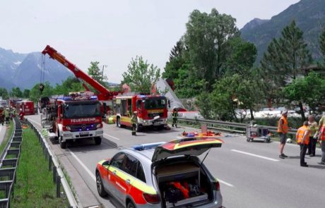 V nesreči vlaka na Bavarskem najmanj štirje mrtvi
