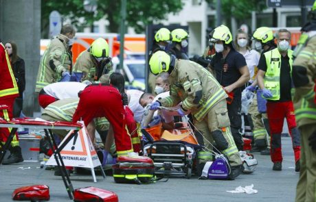 Moški, ki je v Berlinu zapeljal v množico, naj bi deloval namerno