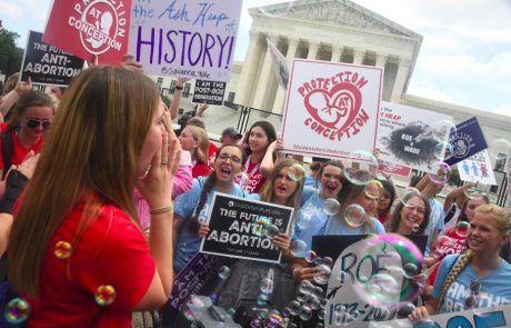 Ameriško vrhovno sodišče odpravilo pravico do splava