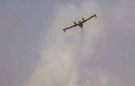 Ob požaru na goriškem Krasu na terenu tudi skoraj 140 vojakov, prihaja tudi madžarsko letalo