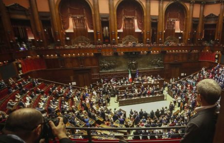 Mattarella razpustil parlament, v Italiji bodo predčasne volitve