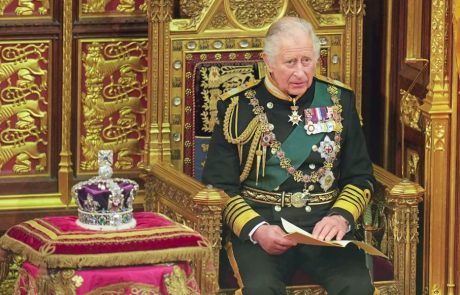 Po smrti kraljice Elizabete II. bo Britance prvič nagovoril novi kralj Karel III.
