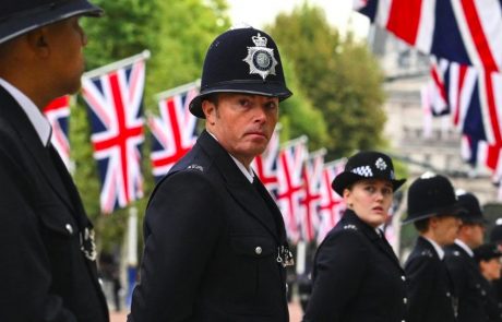 Pogreb kraljice Elizabete: dogajanje bo varovalo več kot 10.000 policistov