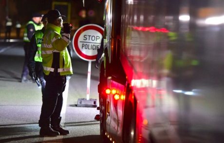 V Bratislavi avto zapeljal na avtobusno postajališče polno ljudi: Več mrtvih in ranjenih