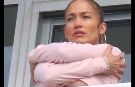 Jennifer Lopez pokazala, več kot je želela: Paparaci so jo ujeli nepripravljeno