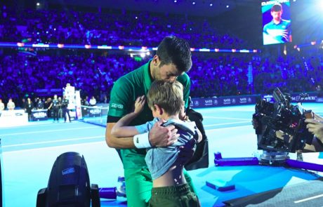Posnetek, ki je vznemiril svet: Novak Djoković se je tresel in komaj dihal, sinov krik ga je vrnil v življenje (VIDEO)