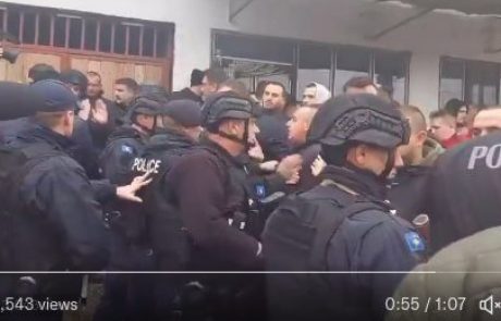 Priština na sever Kosova napotila več sto policistov, Beograd napovedal odgovor