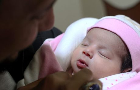 V potresu rešeno sirsko dojenčico posvojila teta in stric: nadela sta ji ime, ki ima poseben pomen