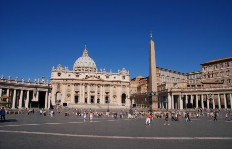 Vatikan okrepil sodelovanje s skrivnostno organizacijo Opus dei