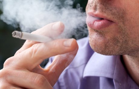 Kitajska mastno zaslužila na račun kadilcev