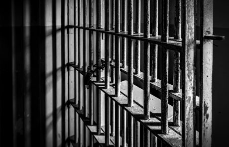 Grk zaradi tihotapljenja ljudi obsojen na več kot 100 let zapora