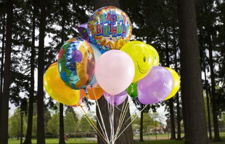 ZNANSTVENIKI SVARIJO: Takoj nehajte kupovati helijeve balone!