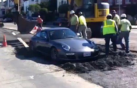Porsche 911 in svež beton nista dober par
