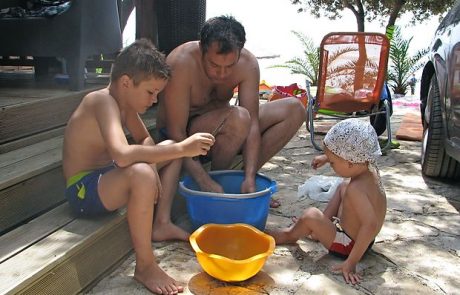 Knjiga, kopalke, kmetovanje, kolo … in tudi kuhalnica