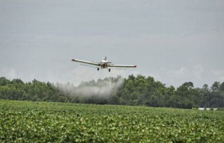 Monsato s spornimi herbicidi nima več vstopa v Evropski parlament
