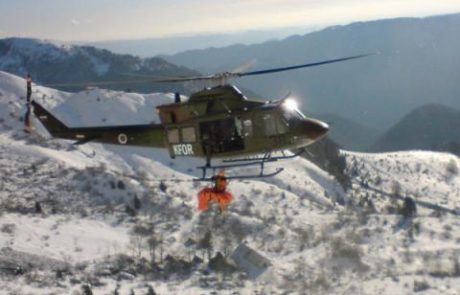 Plezalec obtičal v steni, reševali so ga s helikopterjem