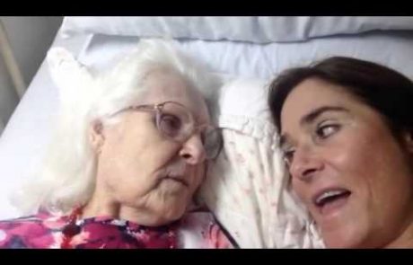 Alzheimerjeva bolezen ji je vzela spomin, toda včasih se vseeno zgodi čudež (video)