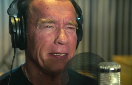Arnold Schwarzenegger je po novem rapper – prisluhnite njegovemu glasbenemu prvencu!