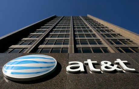 Regulatorji bodo preučevali združitev družb AT&T in Time Warner