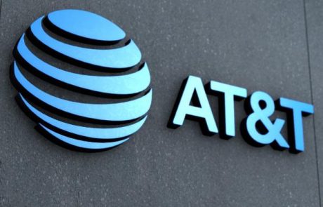 Družba AT&T bo zaradi sprejema davčne reforme zaposlenim izplačala 1000 dolarjev bonusa