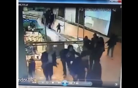 Kamere ujele grozljiv prizor, ko se je v avlo zrušila zgornja etaža (Video)
