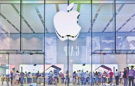 Apple vreden že prek 800 milijard dolarjev