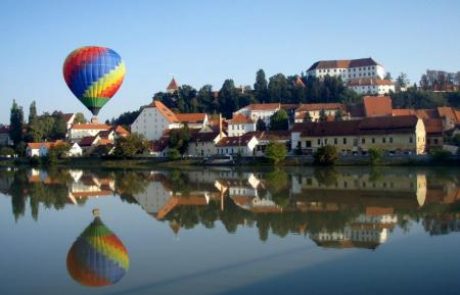 Baloni se sramežljivo vračajo na nebo