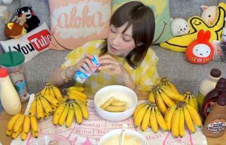 Poglejte, kako drobna Japonka v 6-ih minutah zmaže 137 banan (z dodatki!)