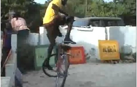 VIDEO: Neverjetne akrobacije na kolesu