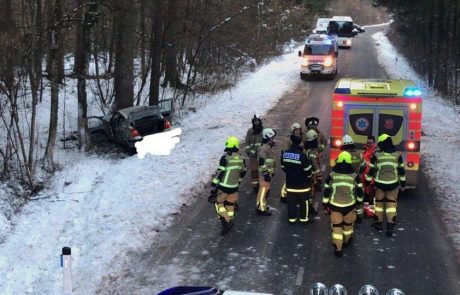 FOTO: V prometni nesreči poškodovani dve osebi