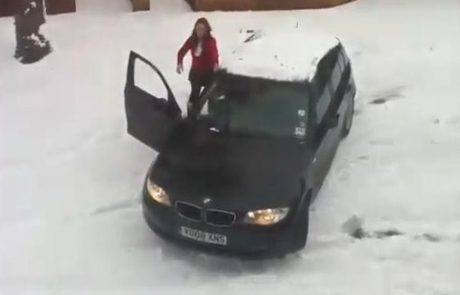 VIDEO: Ženska ni znala spravit avta s snega