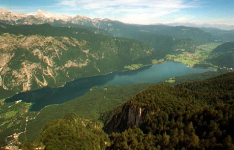 Lonely Planet : Vožnja z vlakom po bohinjski progi je “skoraj popolna železniška avantura”