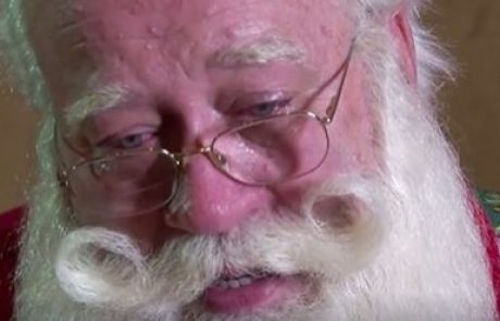 Božiček pričara božič dečku, ki umre v njegovem naročju: “Povej jim, da si božičkova številka 1” (Video)