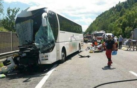 Več kot 40 poškodovanih v nesreči avtobusa iz Slovenije na avtocesti pred Dunajem