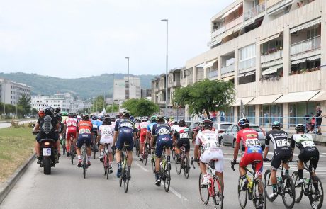 Live: First riders are in the breakaway