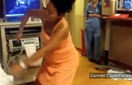 Carica: Poglejte, kako se ta mamica spopada z bolečimi popadki (video)