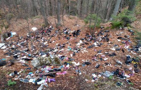 Šokanten prizor sredi gozda: Na Črnovrški planoti našli številne odvržene čevlje