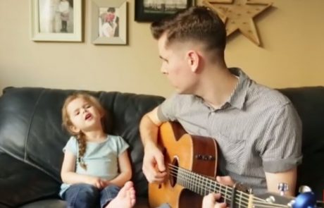 Video dneva: Ko boste slišali kako 4-letnica in njen očka odpojeta pesem, se boste stopili