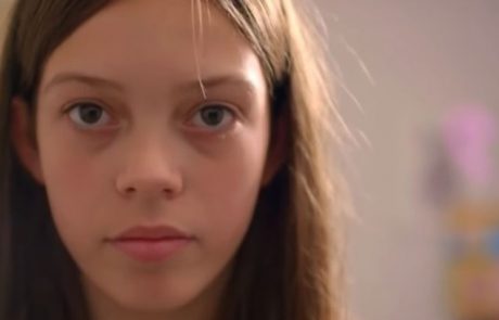 Kako si je sramežljiva deklica izborila svetovno slavo: O tej najstnici danes govori cel svet