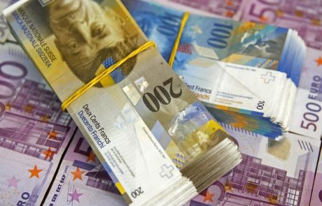 Krediti v švicarskih frankih niso sistemska težava