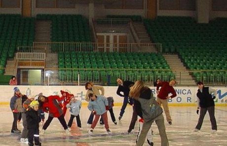 Zaradi novih drsališč V Ljubljani upad obiska v Hali Tivoli