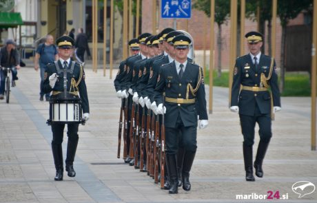 FOTO in VIDEO: Garda Slovenske vojske v centru Maribora