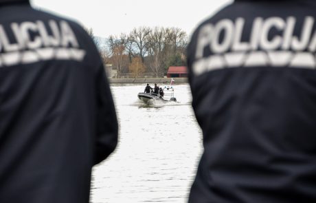 FOTO: Policisti bogatejši za nov čoln, ki bo reševal tudi na Dravi