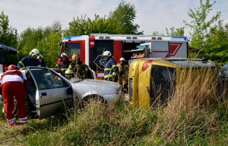 FOTO: Mariborski gasilci imeli polne roke dela